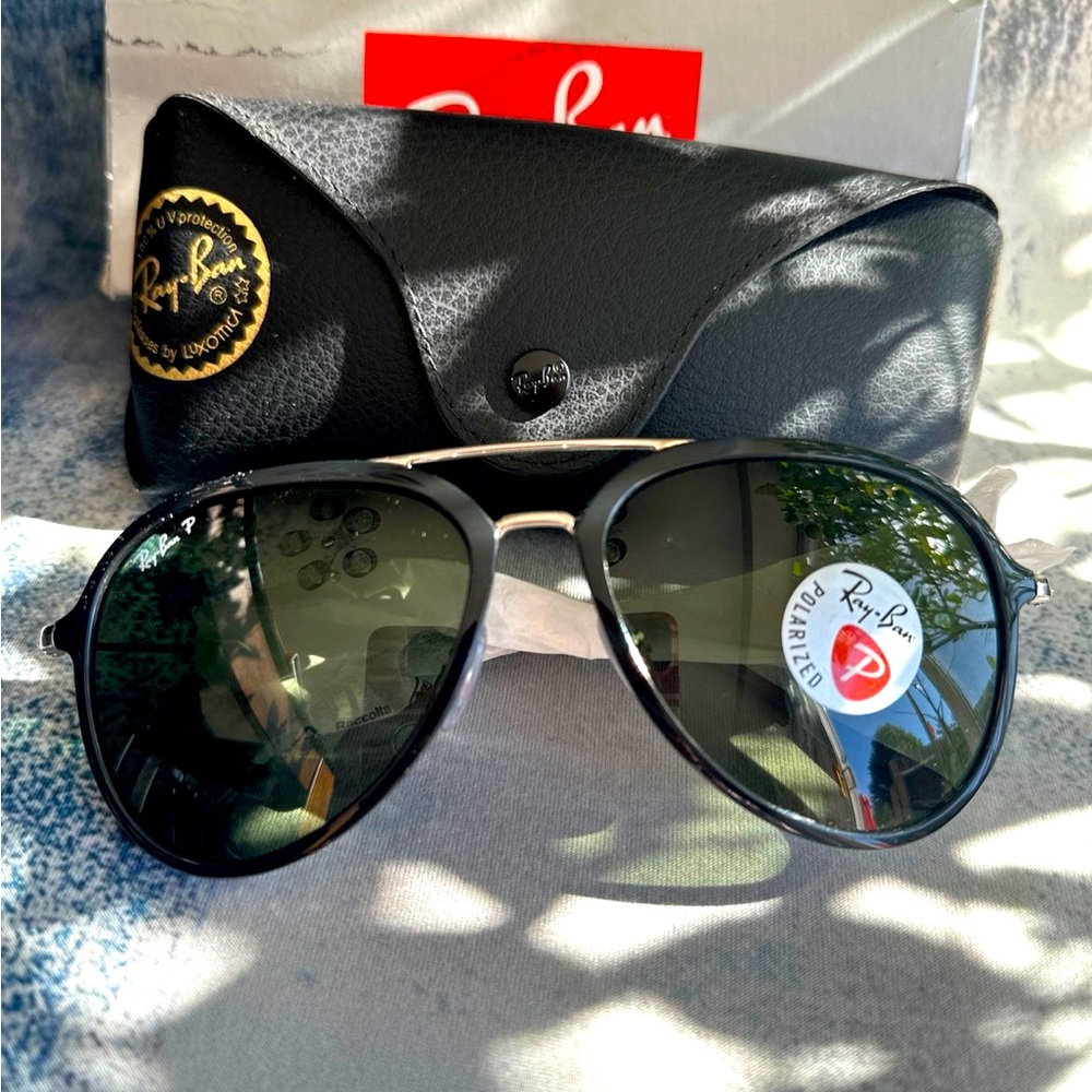 Nwb authentic ray-ban polarized aviator unisex